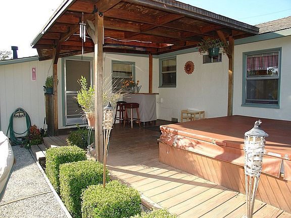 Spa w/covered patio