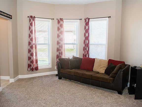 5th image of 9531 White St