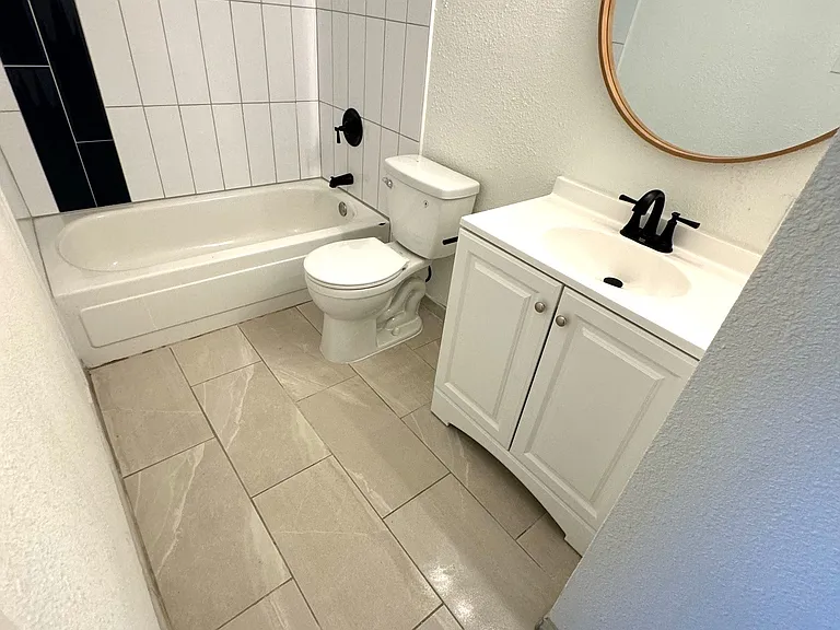 402 Cornell Dr SE #7 — Photo 5