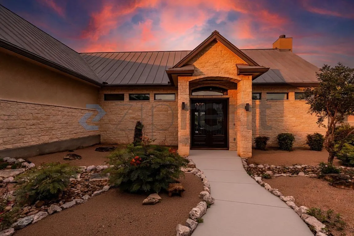 4 bed, 2.5 bath, 3574 sqft, $4,500 — Photo 2