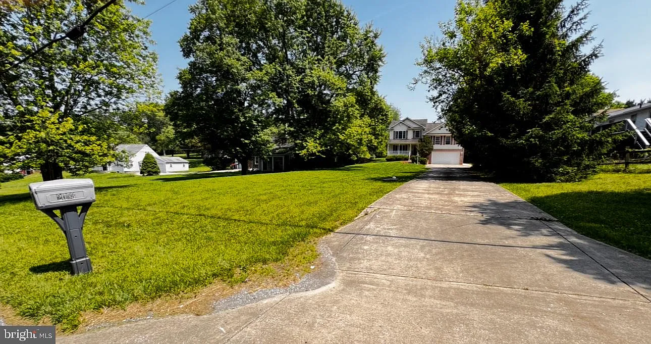 4 bed, 3.0 bath, 2471 sqft, $3,950 — Photo 2