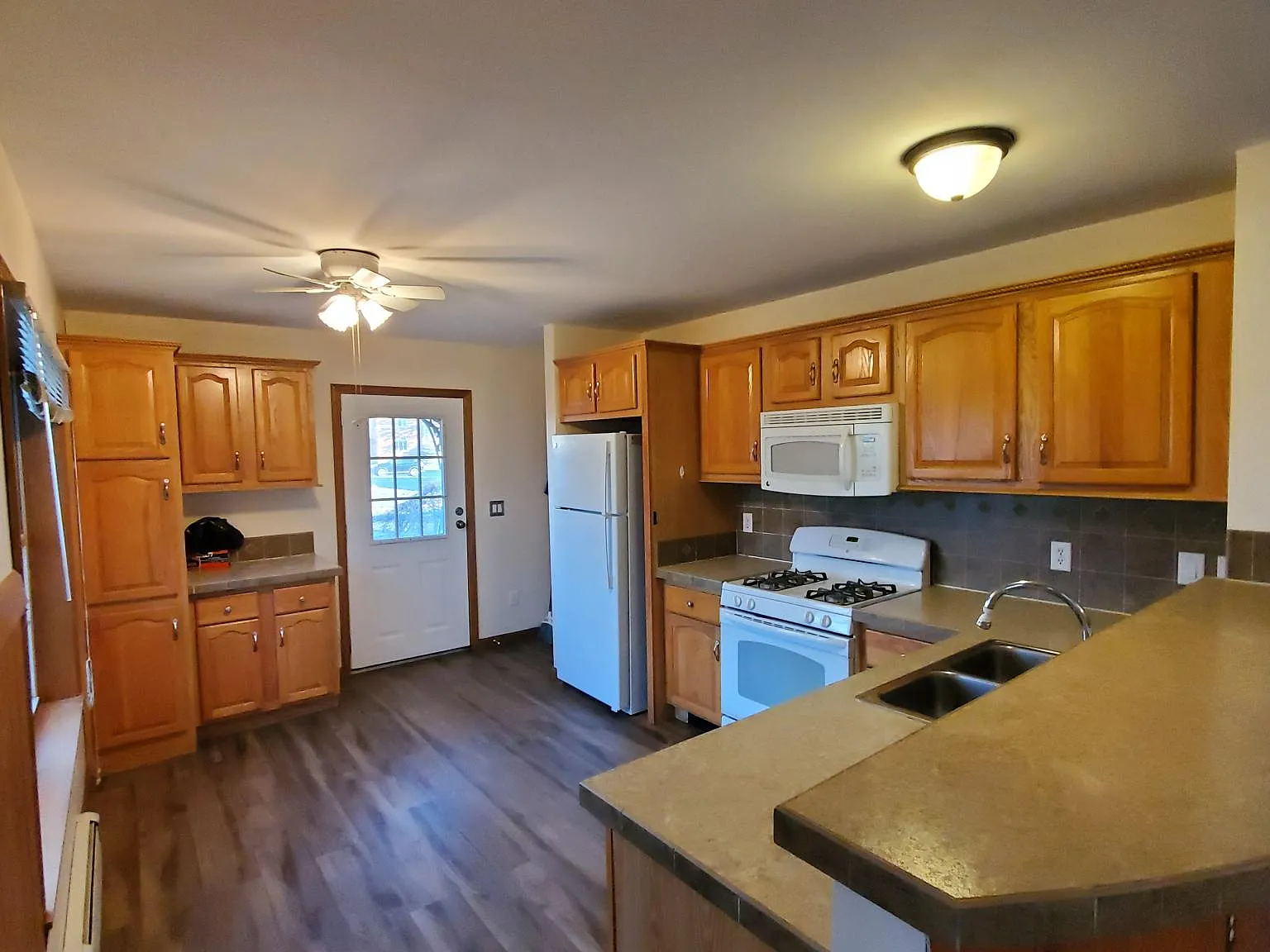 427 Trenton Ave — Photo 1