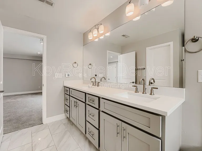 758 S Leyden St — Photo 17