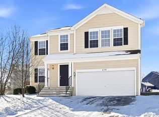 379 Stone Hollow Dr, Poplar Grove, IL 61065