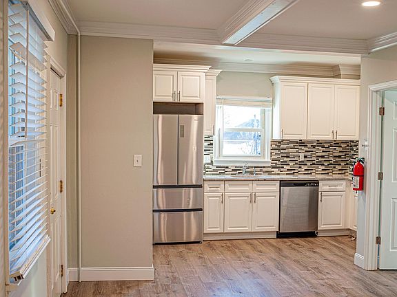 4th image of 407 Brooks Blvd APT D