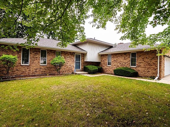 3rd image of 911 Colonade Rd