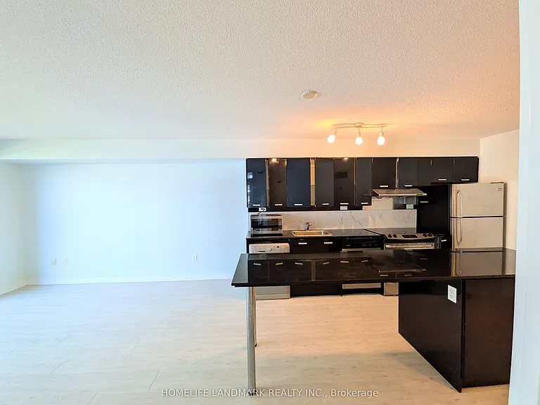 19 Singer Ct #516 — Photo 3