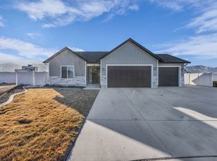 340 S Amber Field Dr, Grantsville, UT 84029