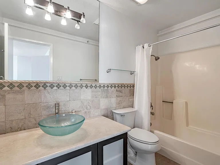 320 Peninsula Ave #413 — Photo 16