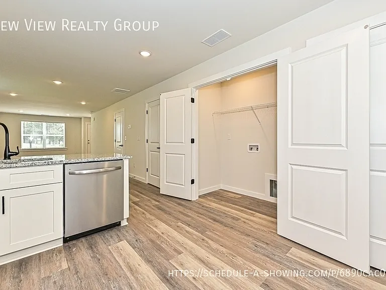 502 12th Ave NE — Photo 12