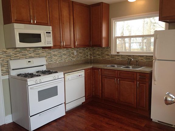 2nd image of 121 Bradley Ct