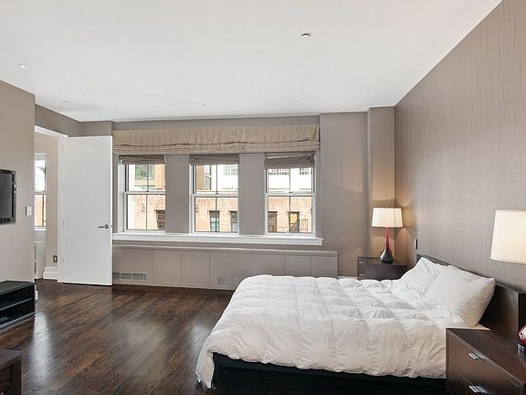 4th image of 53 N Moore St