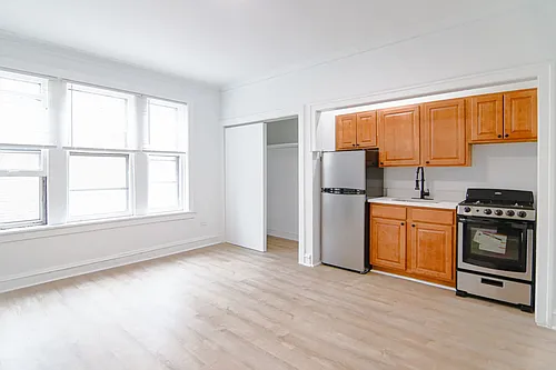905-915 W Carmen Ave #208 Photo 1