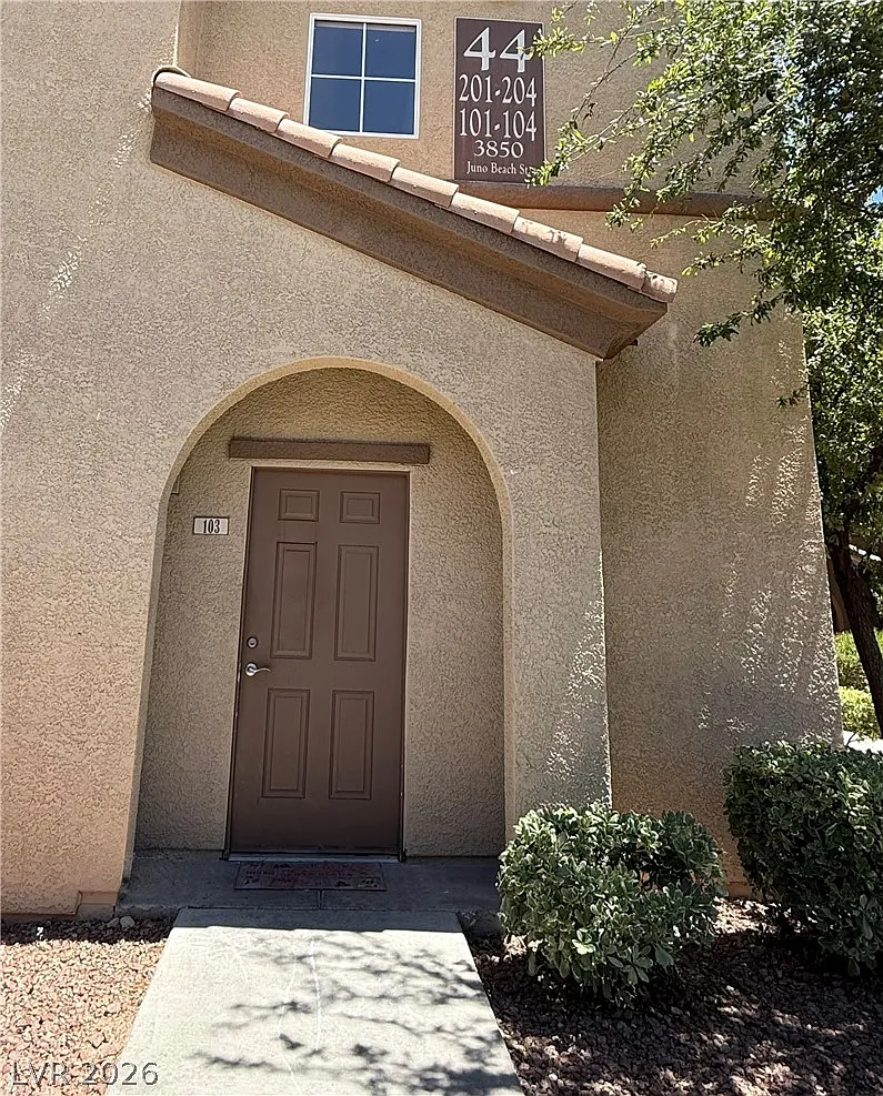 3 bed, 2.0 bath, 1190 sqft, $1,685 — Photo 4