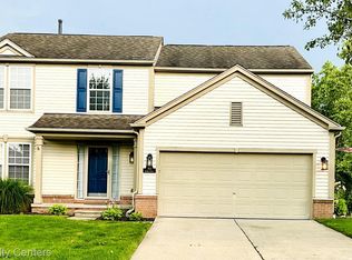 765 Apopka St, Waterford, MI