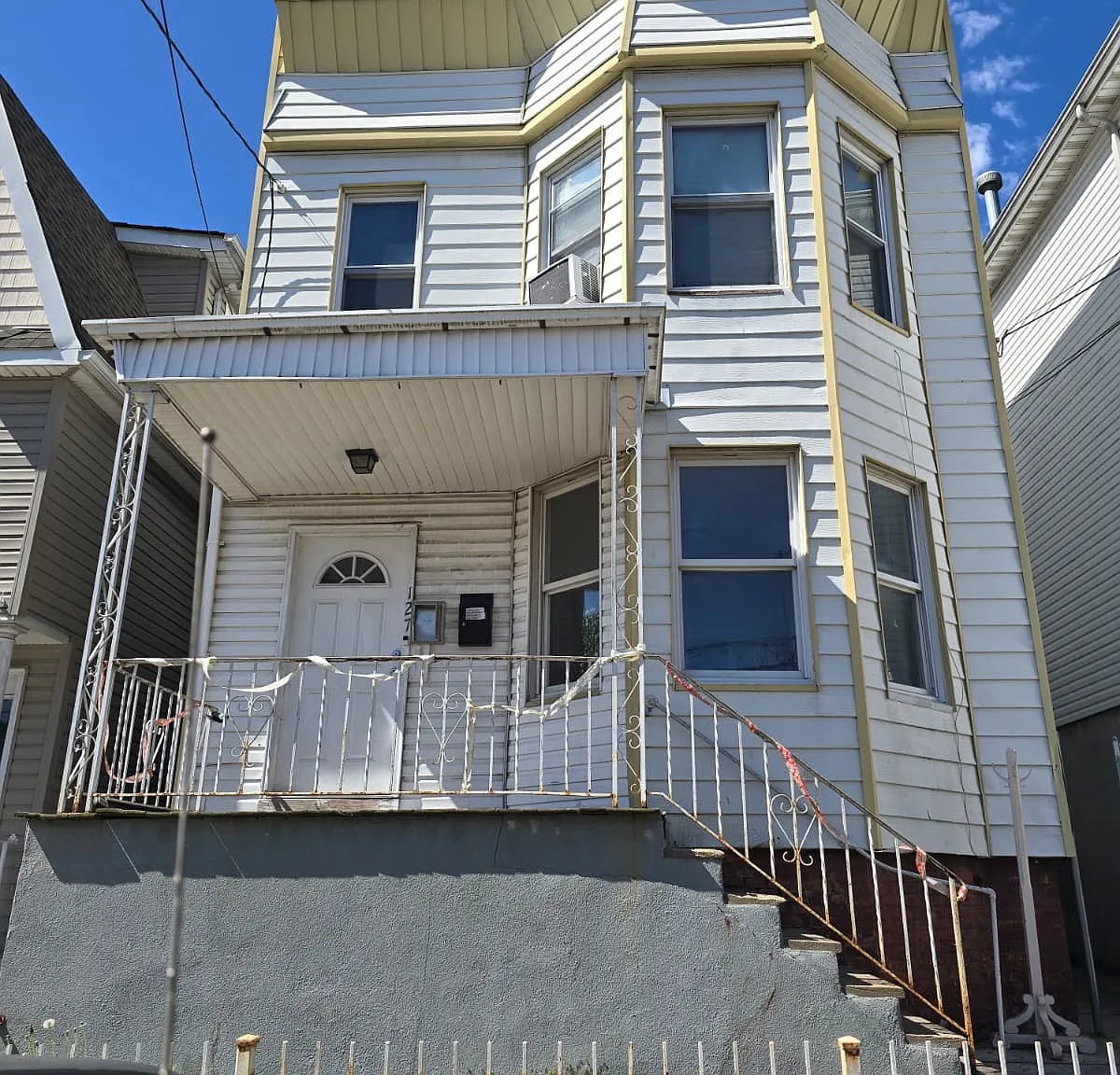 3 bed, $2,300 — Photo 2