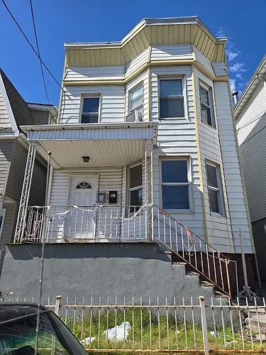 127 Myrtle Ave Photo 1