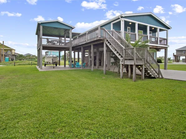 983 Driftwood Dr, Crystal Beach, TX 77650