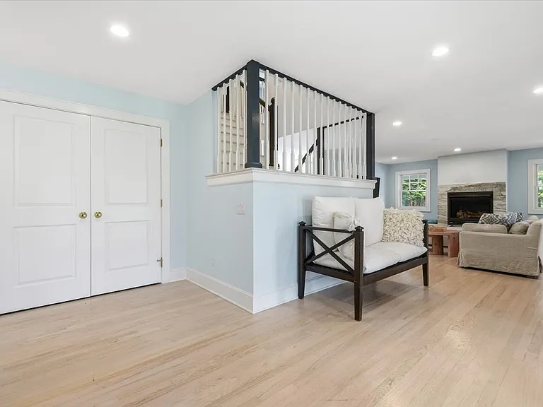 49 Beach Ave — Photo 2