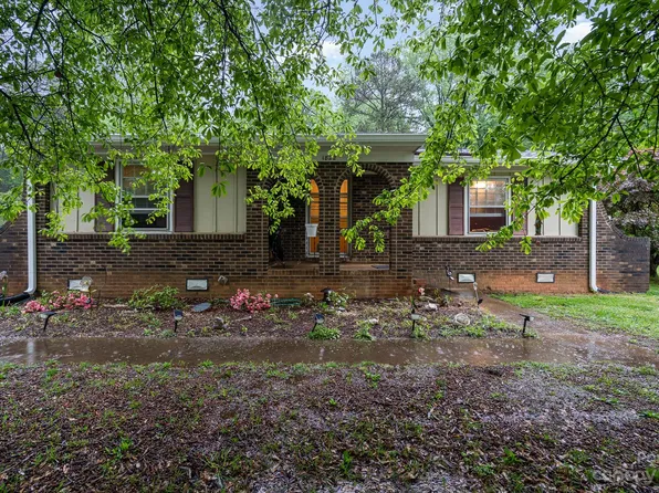 1822 Crandon Dr, Charlotte, NC 28216