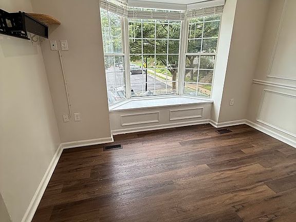 5th image of 2524 Ayr Ct