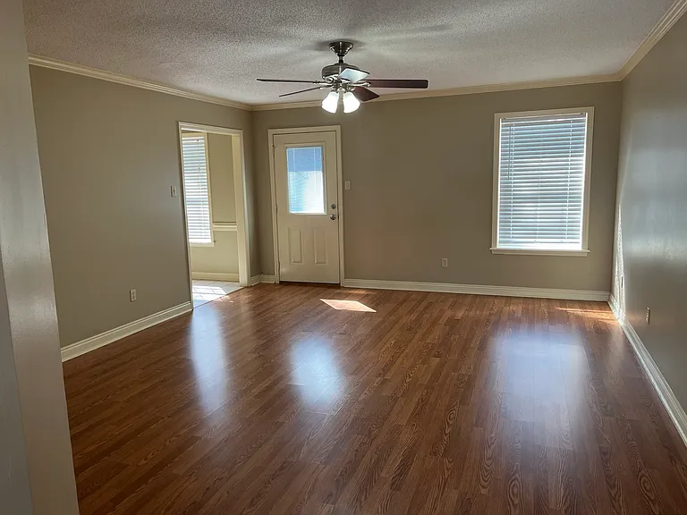 211 Rodney Guthrie Dr — Photo 2