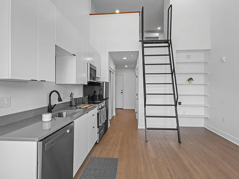 The Everett — Photo 33