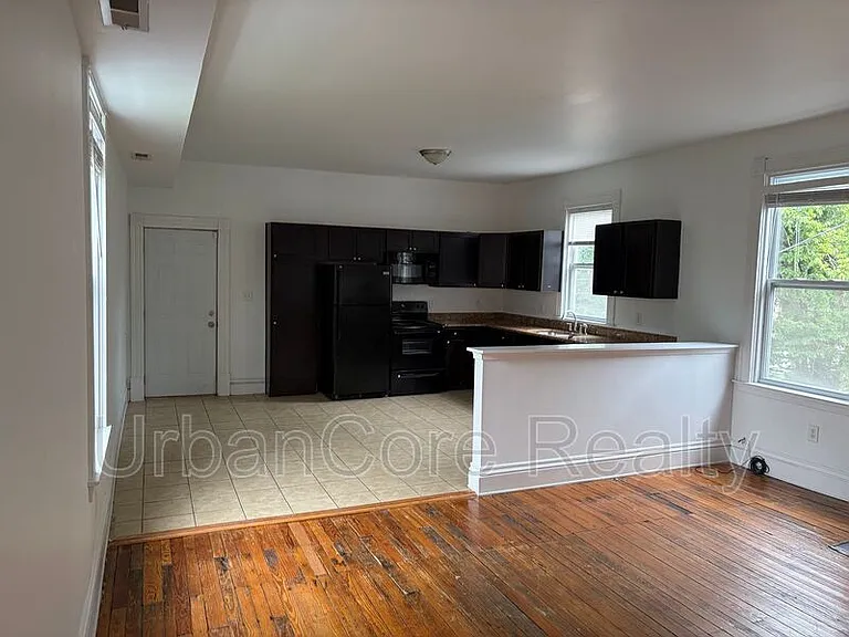 621 N 31st St #B — Photo 6
