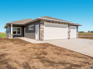 905 S Brek Ave, Brandon, SD 57005