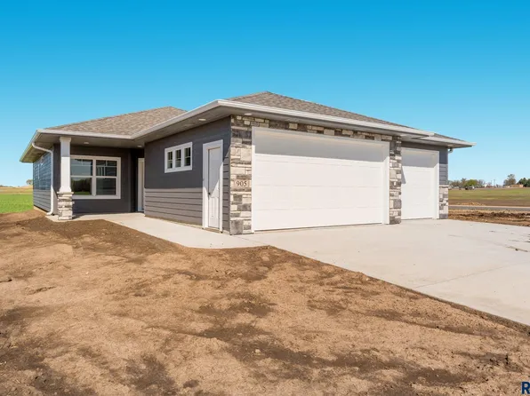 905 S Brek Ave, Brandon, SD 57005