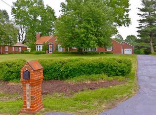 13048 Spanish Pond Rd, Saint Louis, MO 63138