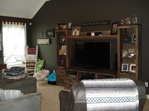 3rd image of 3221 El Camino St