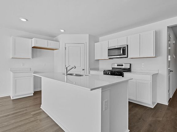 5th image of 4078 Viceroy St