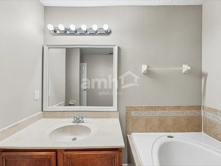 924 Burland Cir — Photo 10