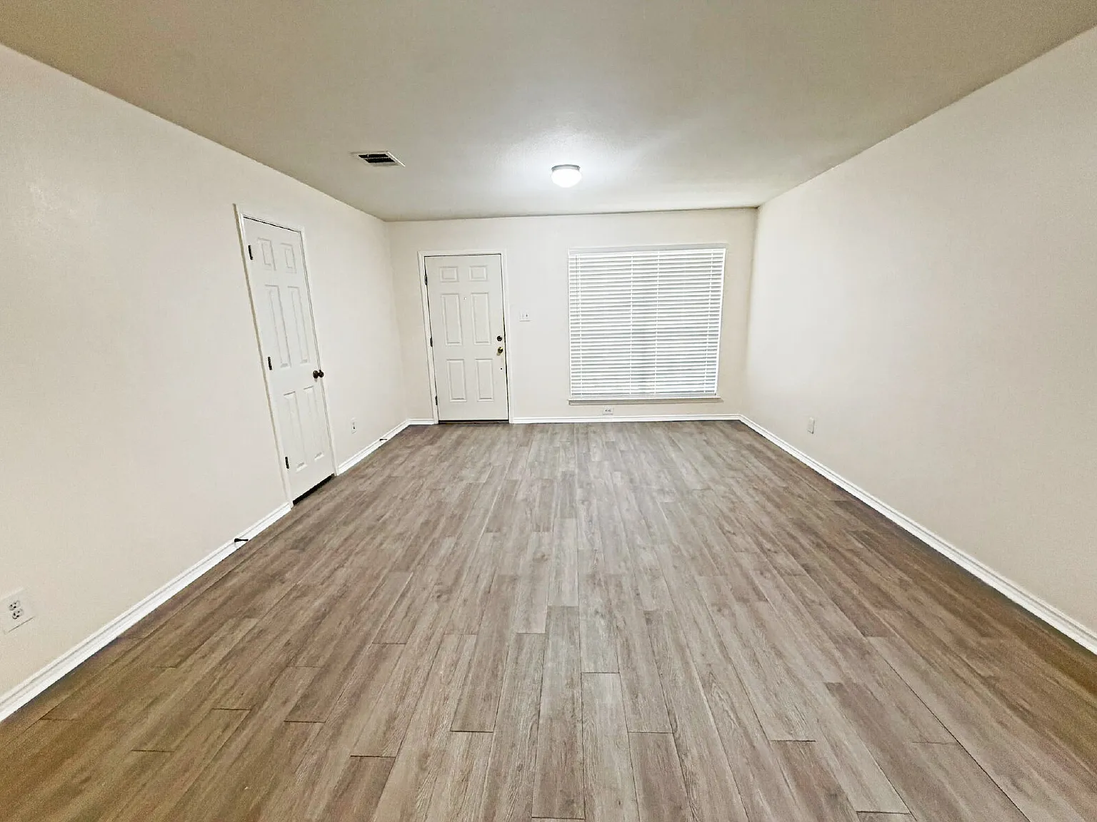 3 bed, 2.0 bath, 1574 sqft, $1,795 — Photo 2