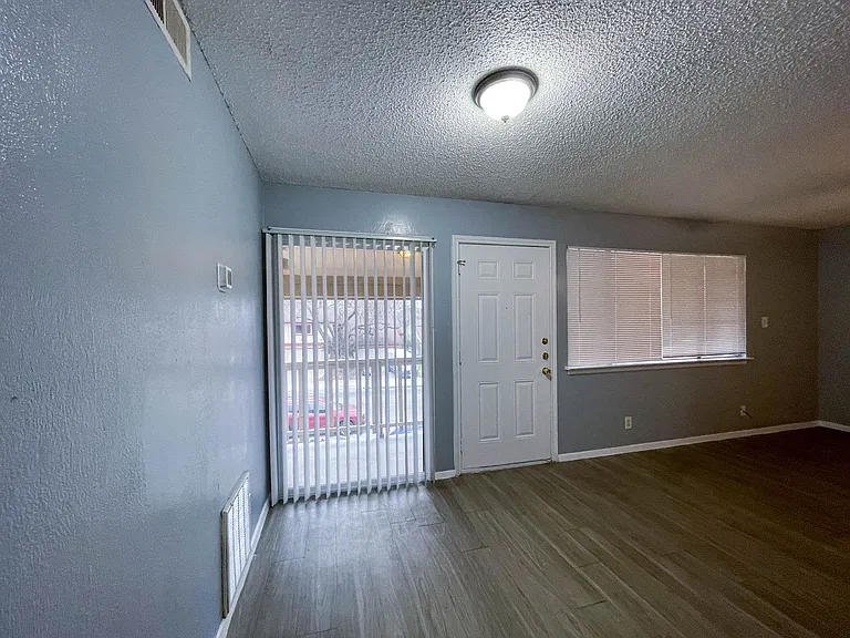 8907 Parkfield Dr — Photo 9