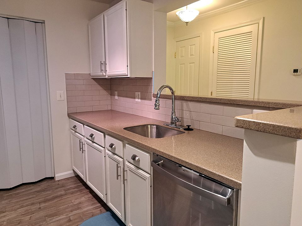 Kitchen counter -- recently updated