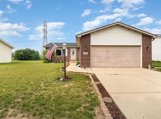 7202 Tanager St, Hobart, IN 46342