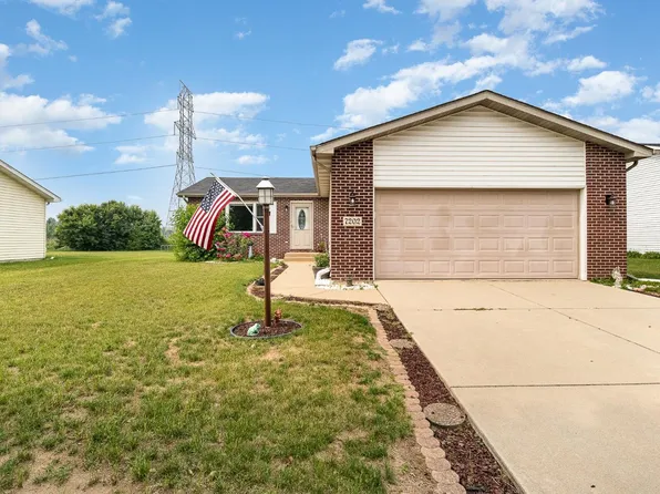 7202 Tanager St, Hobart, IN 46342