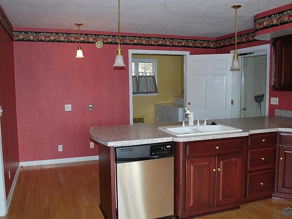 4th image of 355 E Superior St