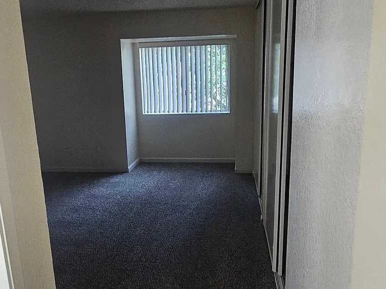Foxworth Apartments — Photo 59