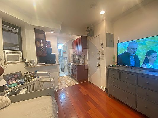 4th image of 159 E 99th St APT 1B