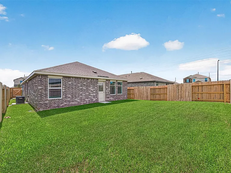 16846 Spotted Oak Dr — Photo 2