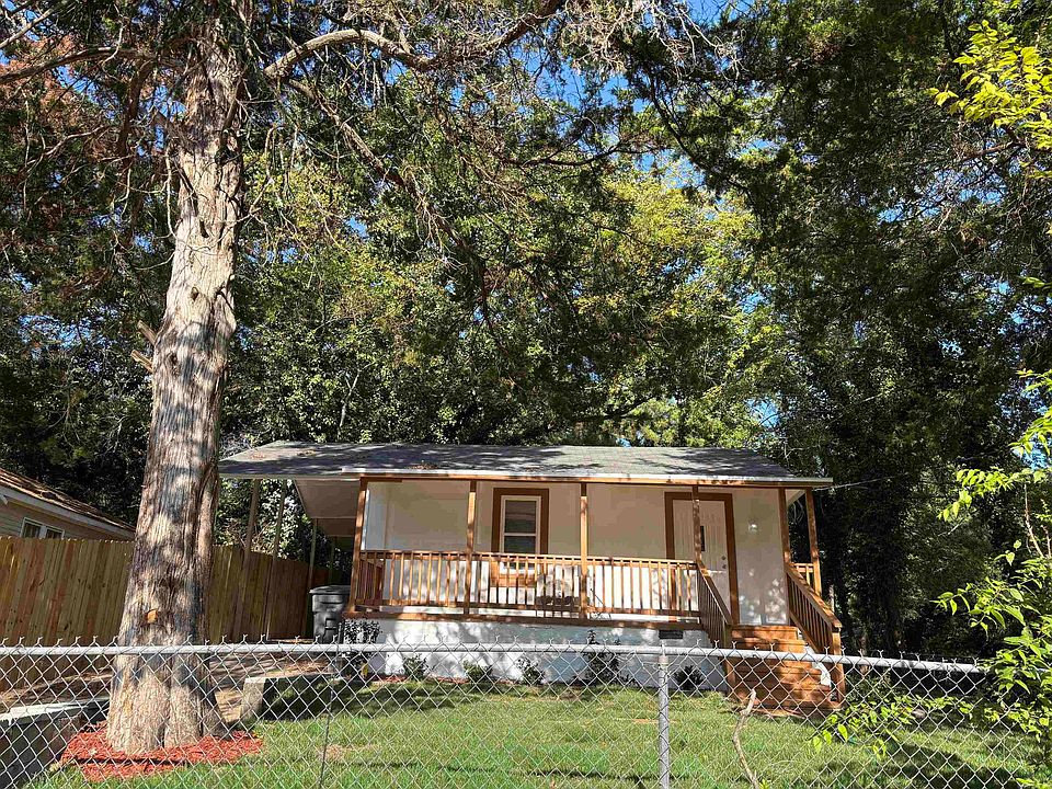 1st image of 300 Brenda St