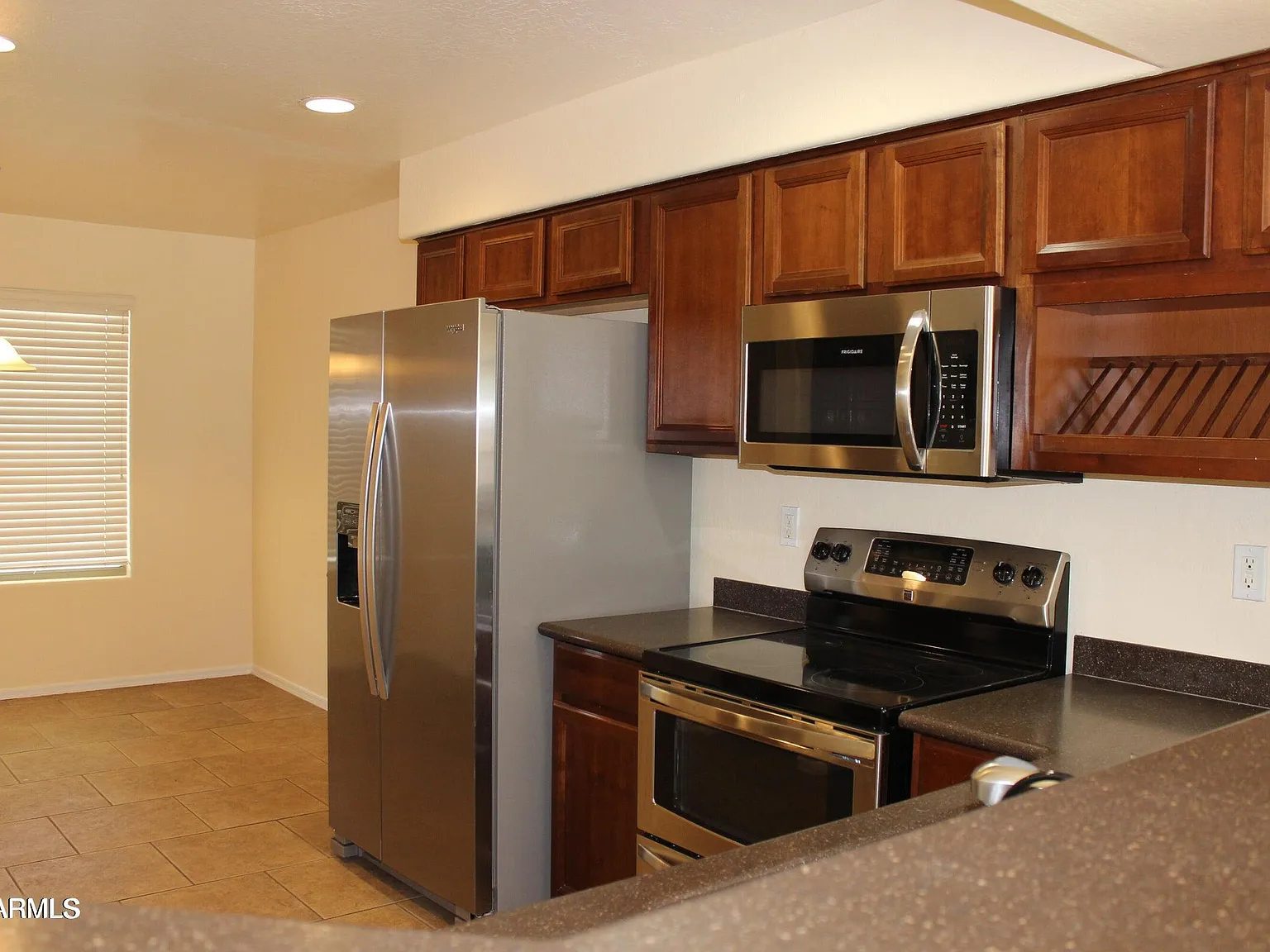 3 bed, 2.5 bath, 1839 sqft, $1,800 — Photo 3