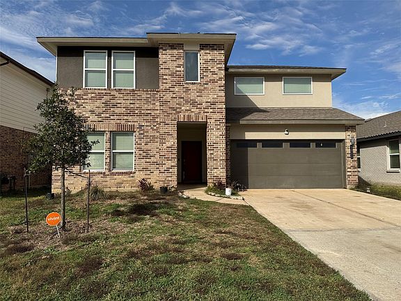 3rd image of 1011 Emerald Castle Dr