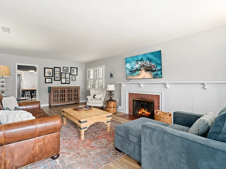 714 Heliotrope Ave — Photo 1