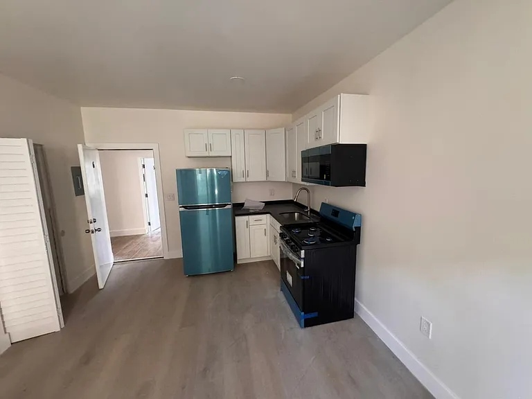 1421 SW 7th St #1 — Photo 7
