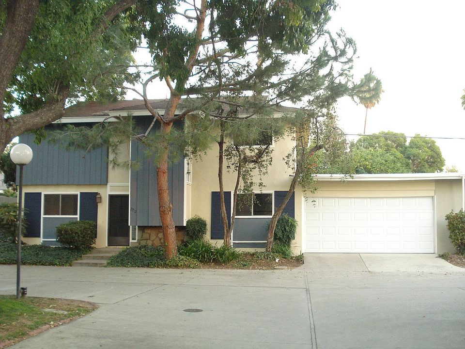 1st image of 2712 College Ln
