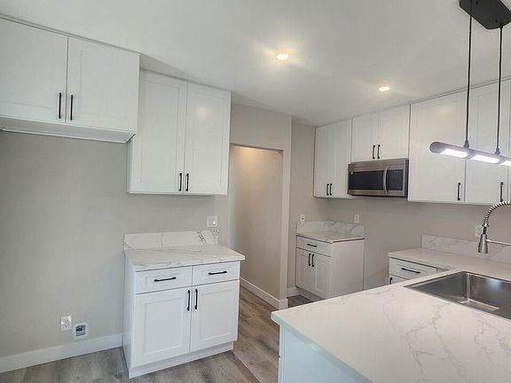 5th image of 8137 Beechwood Ave